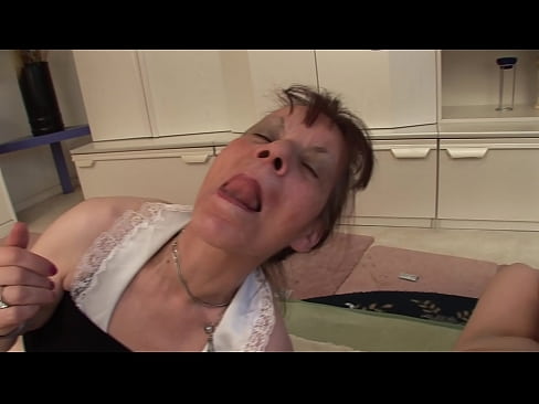 ❤️ To bestemødre og en bestefar har en trekant ❤️ Hjemmelaget porno hos oss no.sexvideogif.ru ❌❤