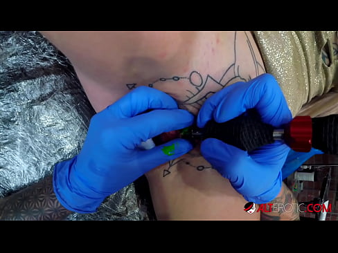 ❤️ Ekstremt tatovert hottie Sully Savage tok en tatovering på klitoris ❤️ Hjemmelaget porno hos oss no.sexvideogif.ru ❌❤